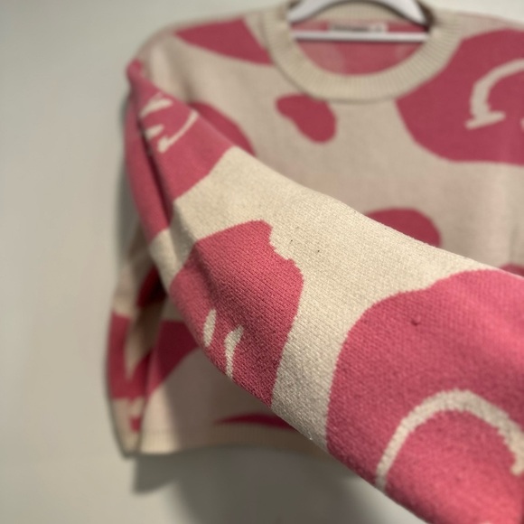 Moon & Madison Sz:M Cropped Pink Smiley Face Crew Neck Oversized Sweater. - Picture 9 of 13